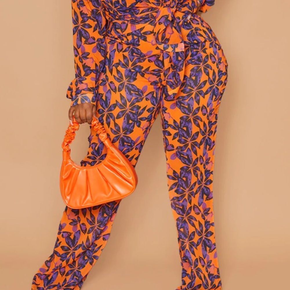 PRETTY LITTLE THING - PLUS ORANGE PRINT BEACH FLARES